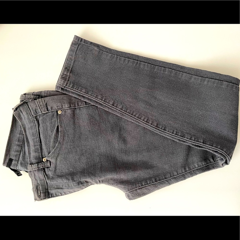 Women’s Forever 21 grey jeans size 29 straight leg